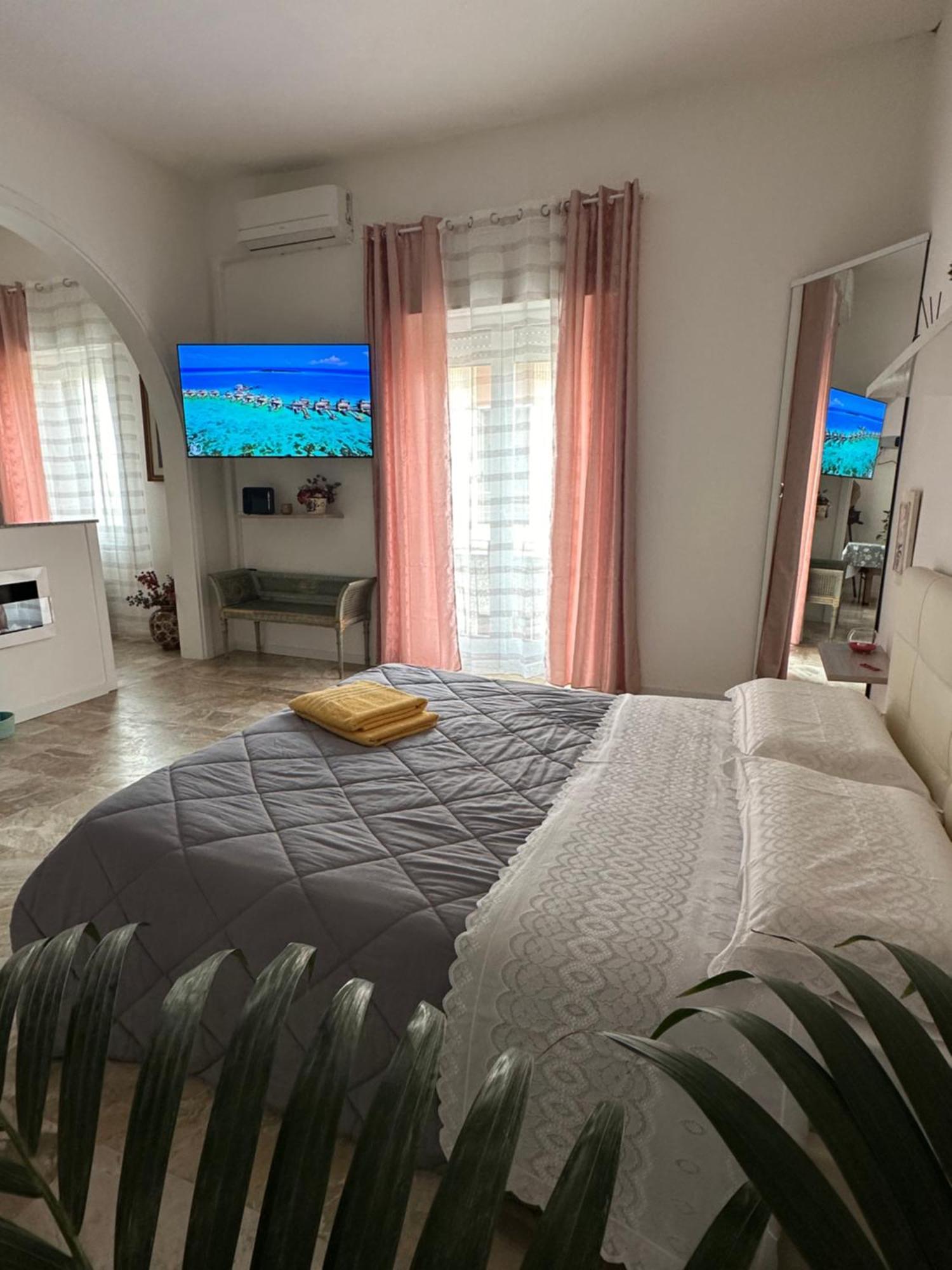 Sweet Dreams Rooms บรินดิซิ ภายนอก รูปภาพ